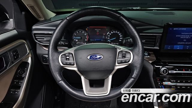 Ford Explorer 2021 — photo 13