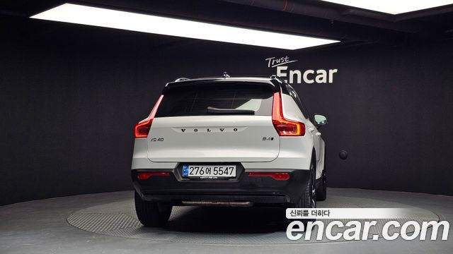 Volvo XC40 2021 — photo 4
