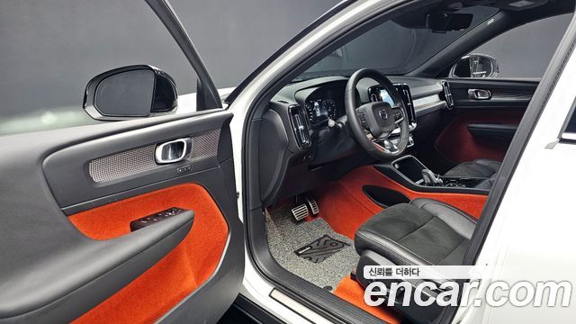 Volvo XC40 2021 — photo 11