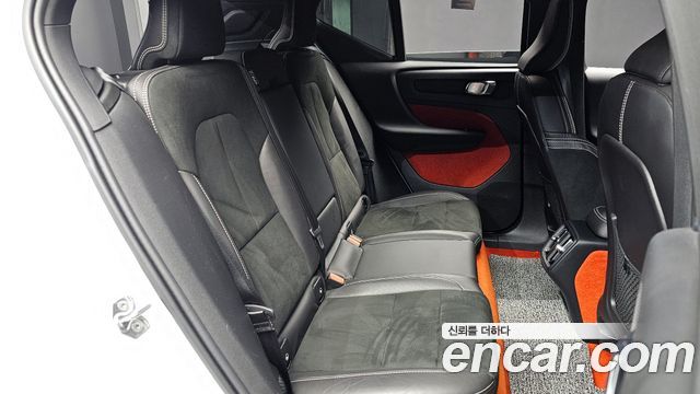 Volvo XC40 2021 — photo 12