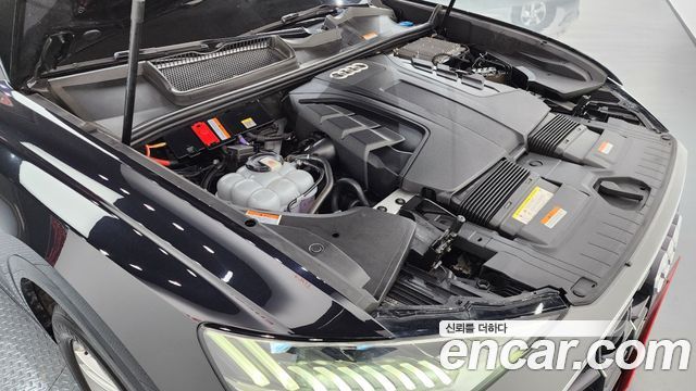 Audi Q8 2021 — photo 6