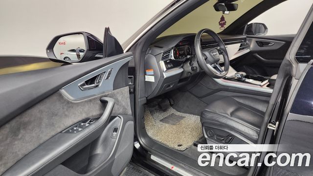Audi Q8 2021 — photo 10