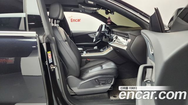 Audi Q8 2021 — photo 11