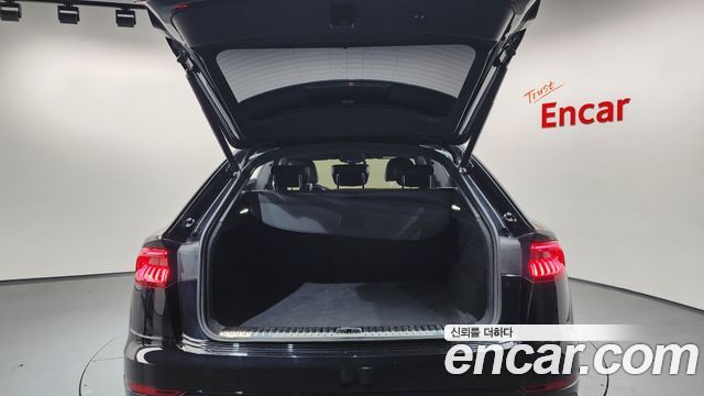 Audi Q8 2021 — photo 20