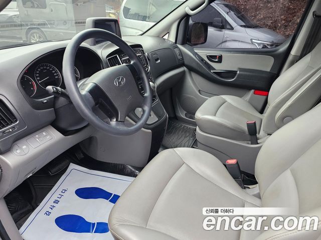 Hyundai Starex 2017 — photo 11