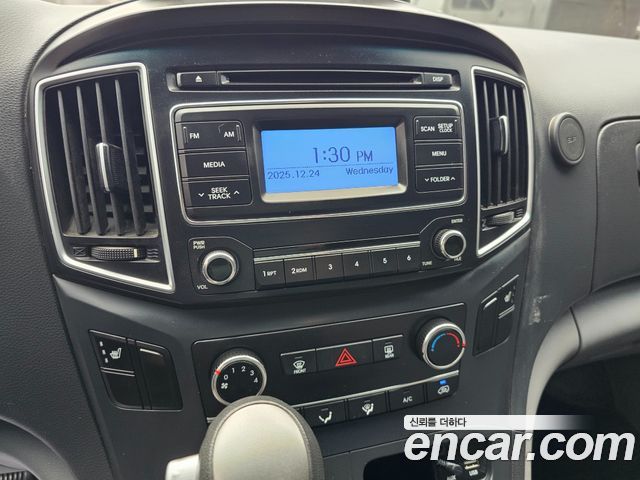 Hyundai Starex 2017 — photo 15