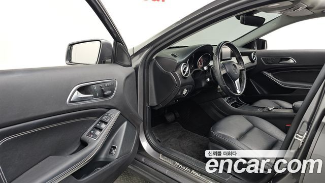 Mercedes-Benz GLA-Class 2015 — photo 10