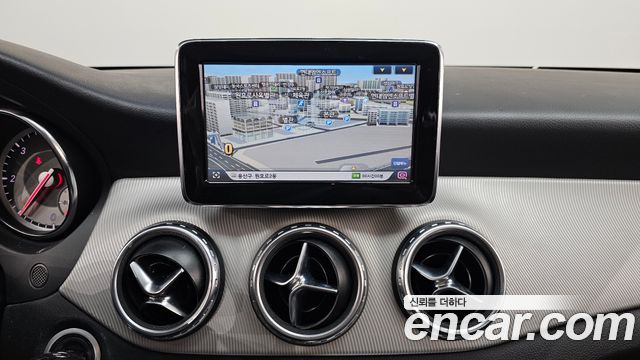 Mercedes-Benz GLA-Class 2015 — photo 14