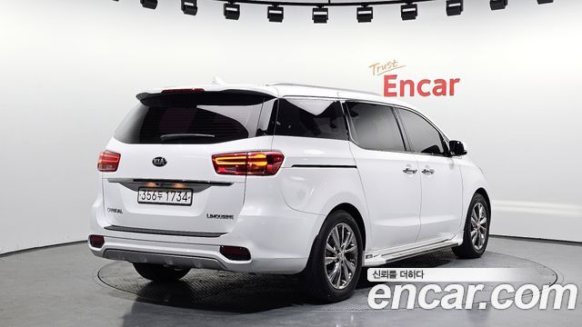 Kia Canival 2019 — photo 2