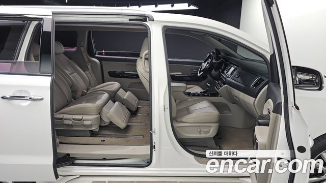 Kia Canival 2019 — photo 11