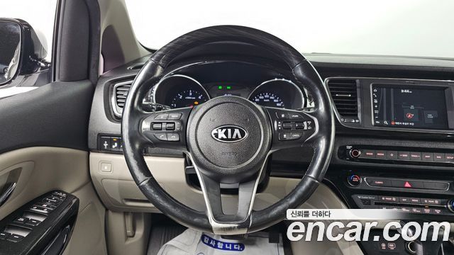 Kia Canival 2019 — photo 15