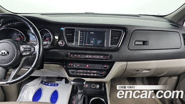 Kia Canival 2019 — photo 16