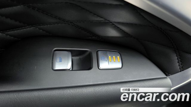 Genesis G70 2019 — photo 17