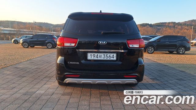 Kia Canival 2018 — photo 8