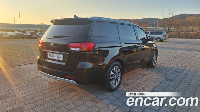 Kia Canival 2018 — photo 9