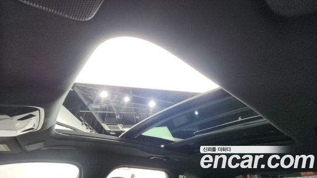 Land Rover Range Rover Velar 2025 — photo 18