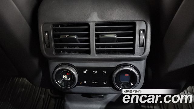 Land Rover Range Rover Velar 2025 — photo 19