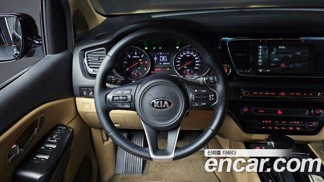 Kia Canival 2018 — photo 13
