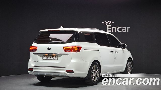Kia Canival 2019 — photo 2