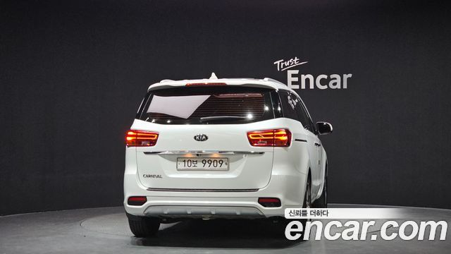 Kia Canival 2019 — photo 4