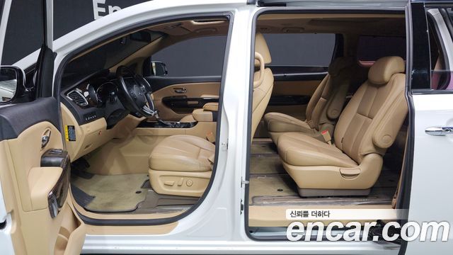 Kia Canival 2019 — photo 17