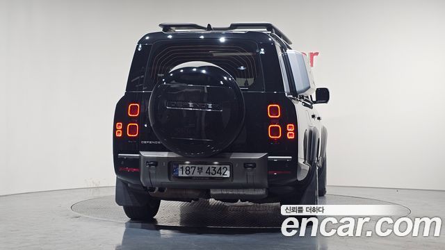 Land Rover Defender 2024 — photo 4