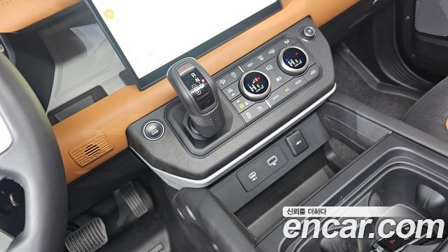 Land Rover Defender 2024 — photo 9