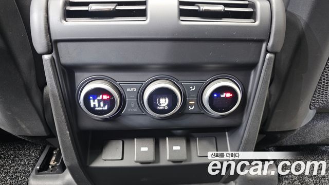 Land Rover Defender 2024 — photo 18