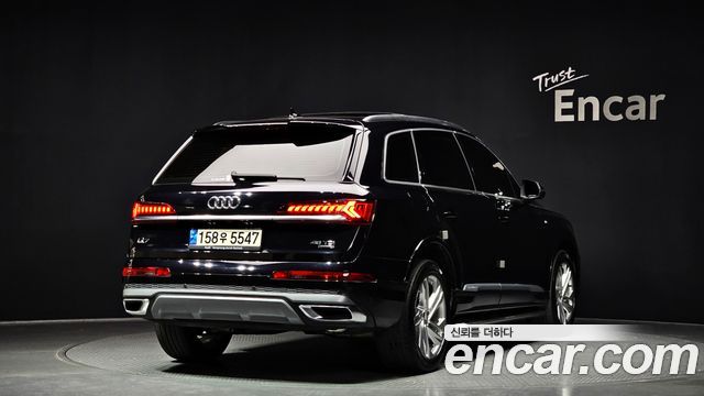 Audi Q7 2021 — photo 2