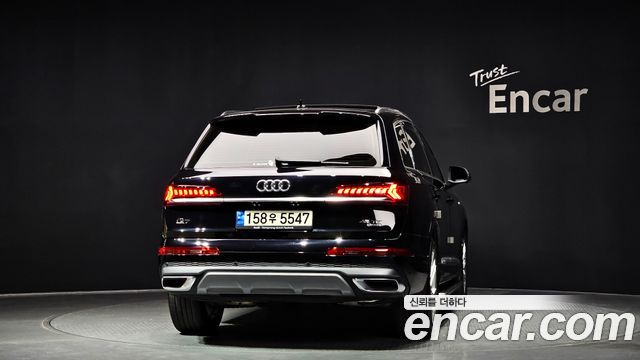 Audi Q7 2021 — photo 4