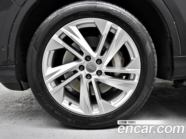 Audi Q7 2021 — photo 5