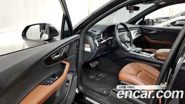 Audi Q7 2021 — photo 10