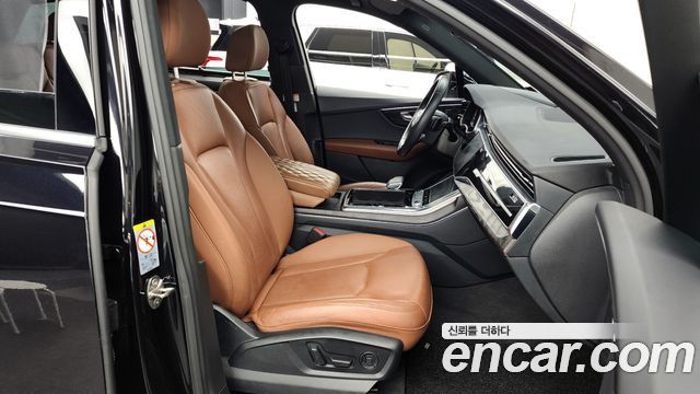 Audi Q7 2021 — photo 11