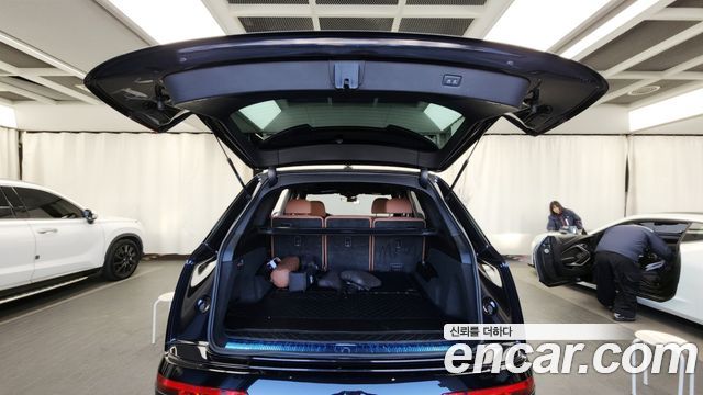 Audi Q7 2021 — photo 24