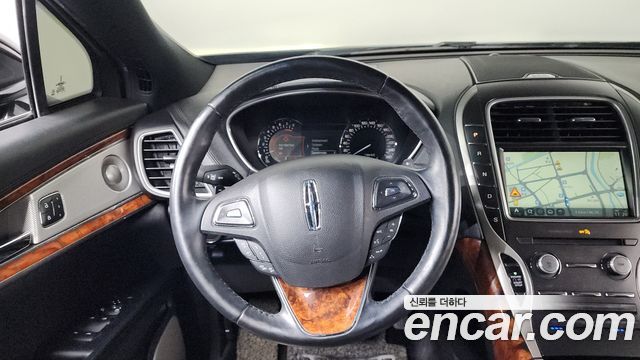 Lincoln MKX 2017 — photo 13