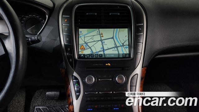 Lincoln MKX 2017 — photo 14