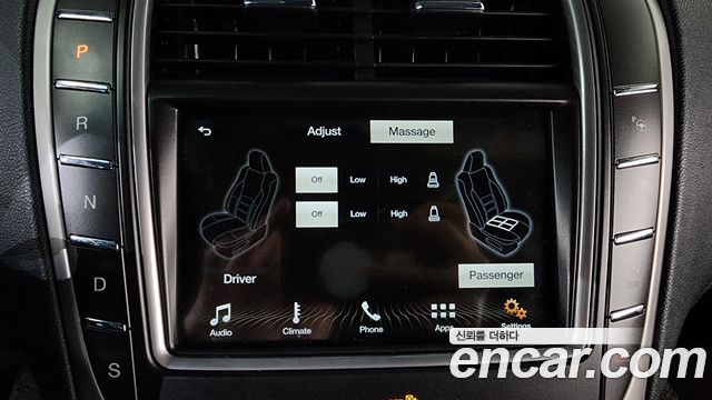 Lincoln MKX 2017 — photo 17
