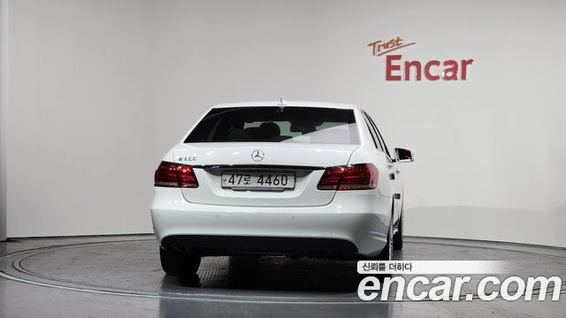 Mercedes-Benz E-Class 2016 — photo 4