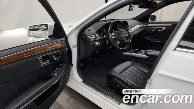Mercedes-Benz E-Class 2016 — photo 10