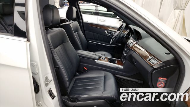 Mercedes-Benz E-Class 2016 — photo 11