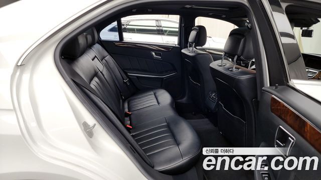 Mercedes-Benz E-Class 2016 — photo 12