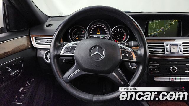 Mercedes-Benz E-Class 2016 — photo 13