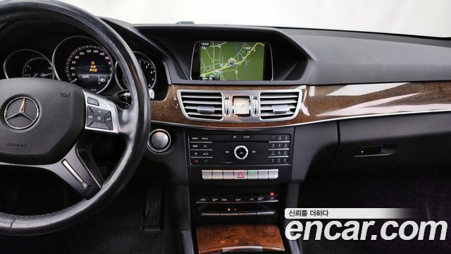 Mercedes-Benz E-Class 2016 — photo 14