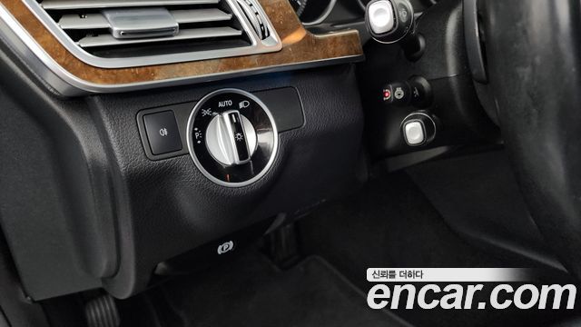 Mercedes-Benz E-Class 2016 — photo 17