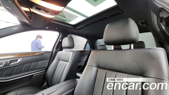 Mercedes-Benz E-Class 2016 — photo 18