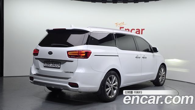Kia Canival 2019 — photo 2