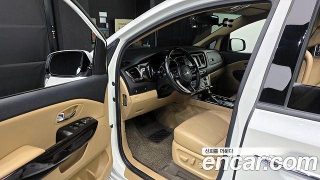 Kia Canival 2019 — photo 10