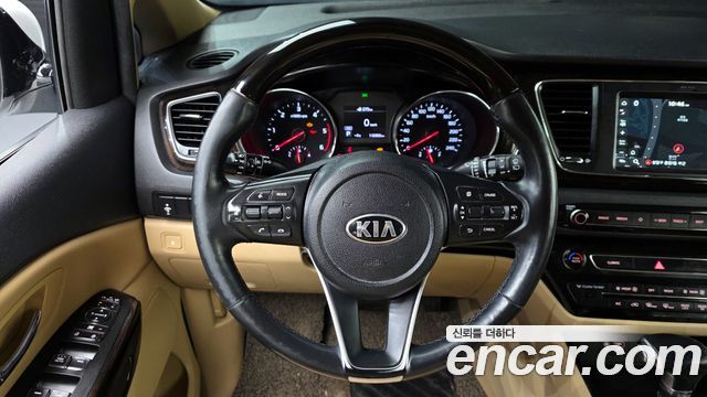 Kia Canival 2019 — photo 16