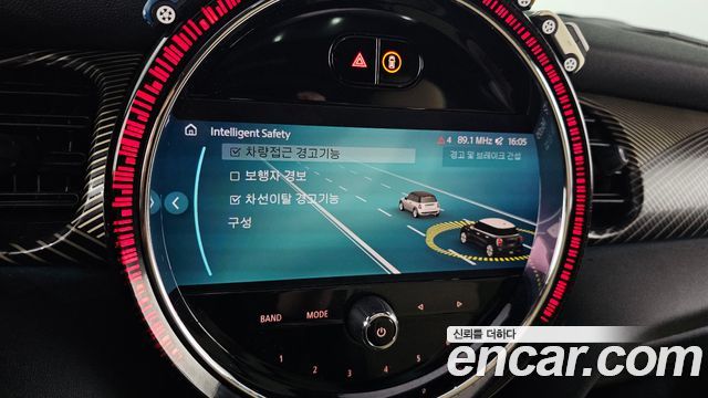 Mini Cooper 2023 — photo 17