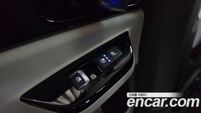 Kia Canival 2021 — photo 18